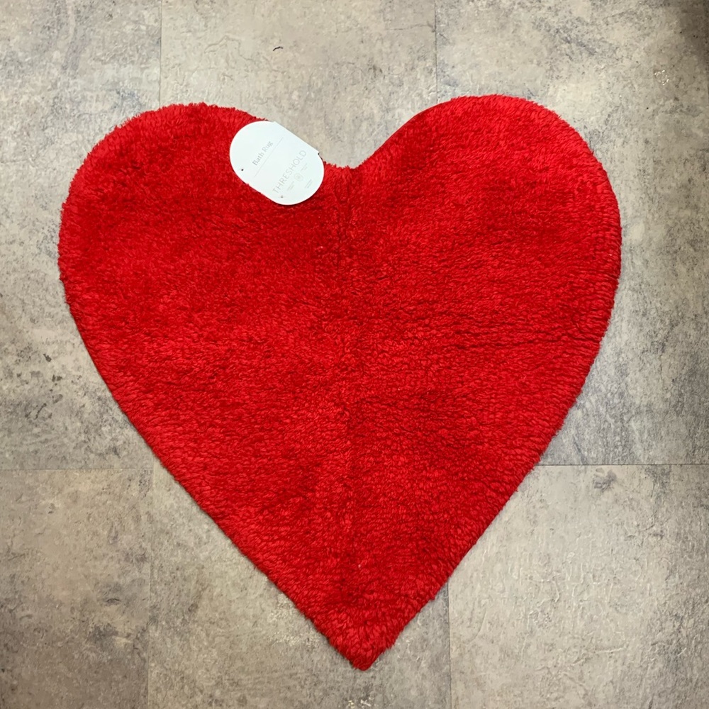 NWT Valentine’s Day Heart Bath Rug